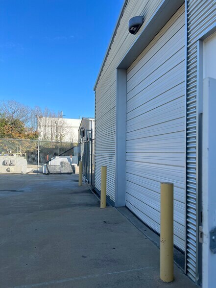 More Photos Of 3111 IH 30, Dallas Light Distribution For Lease