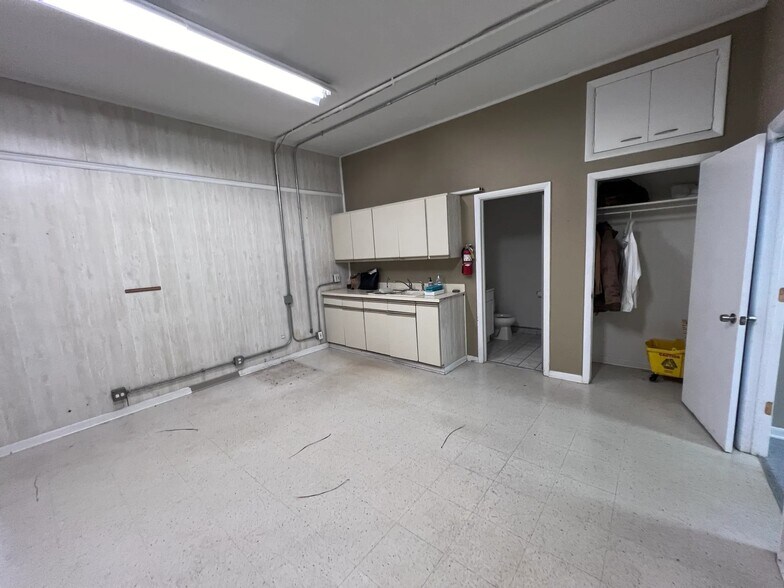 More Photos Of 7312 N Milwaukee Ave, Niles Office For Sale