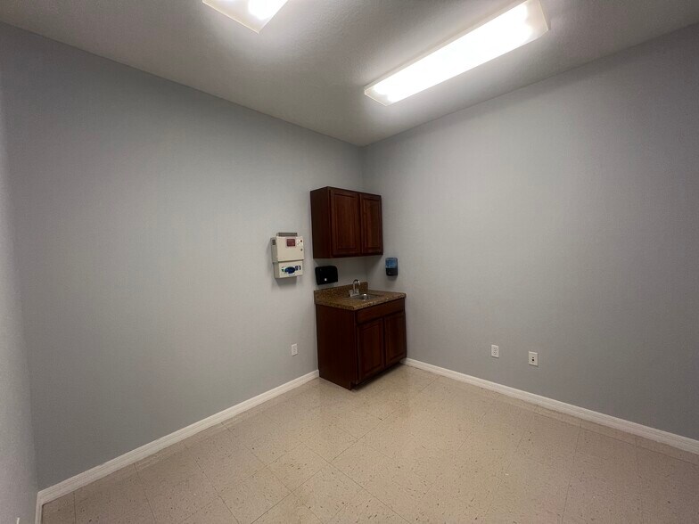 More Photos Of 3743 Maryweather Ln, Wesley Chapel Medical For Sale