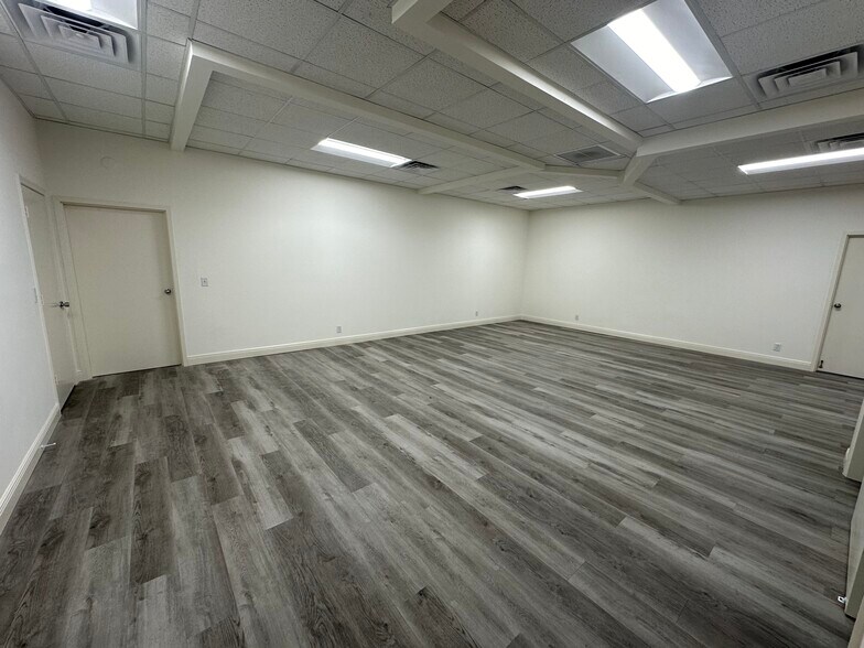 More Photos Of 1080 Holland Dr, Boca Raton Light Manufacturing For Lease