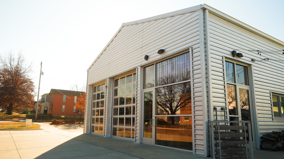 More Photos Of 839-841 Pennsylvania St, Lawrence Warehouse For Sale