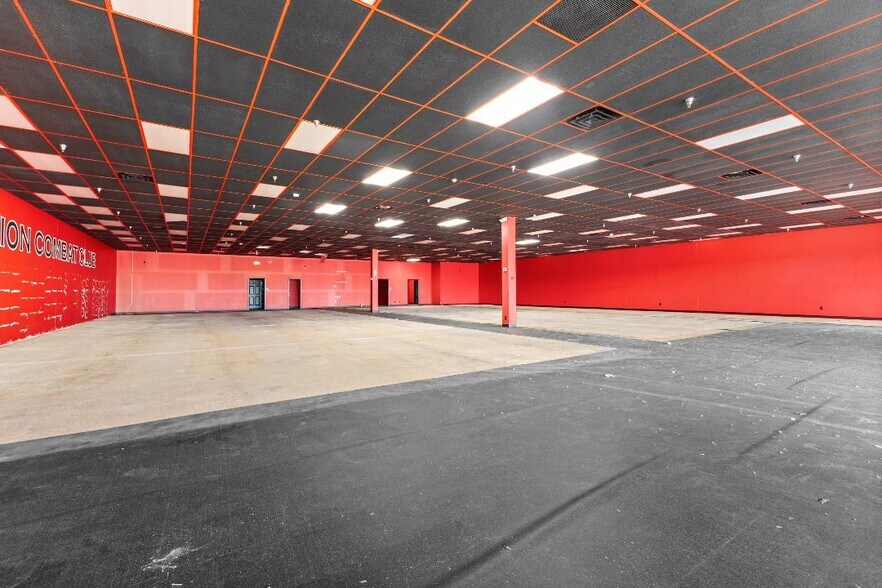 More Photos Of 22263-22323 Eureka, Taylor Unknown For Lease