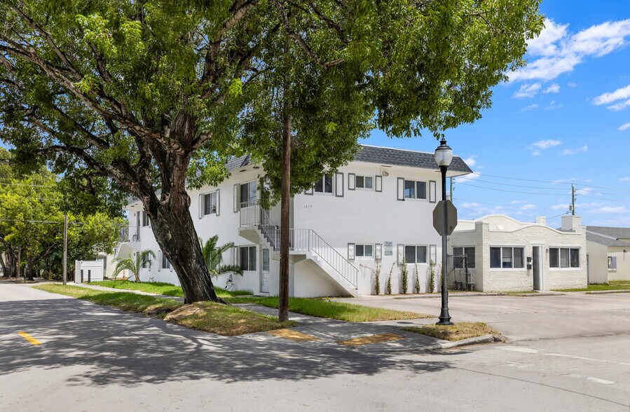 More Photos Of 1859 Lincoln St, Hollywood Apartments For Sale