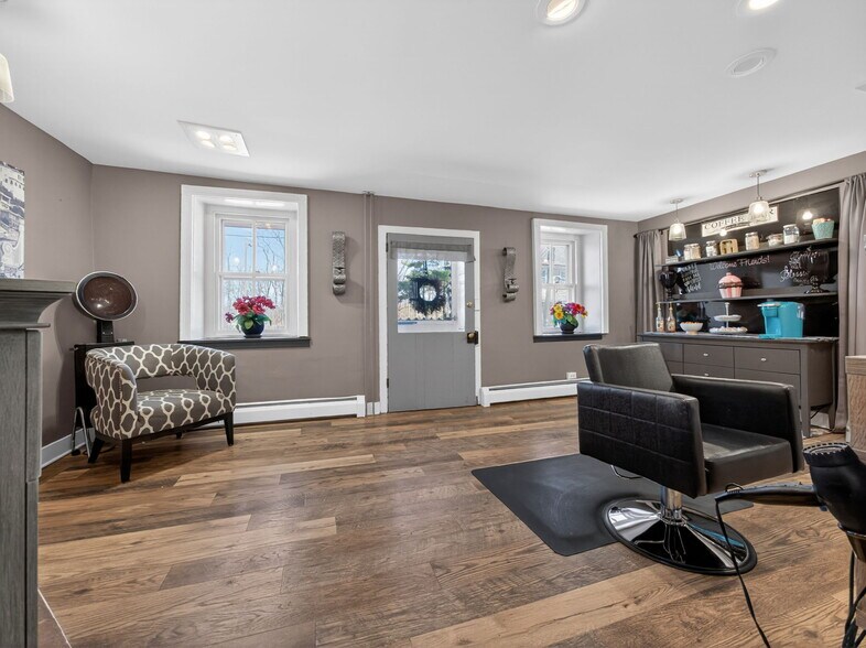 More Photos Of 1434-1436 W Broad St, Quakertown Office For Sale