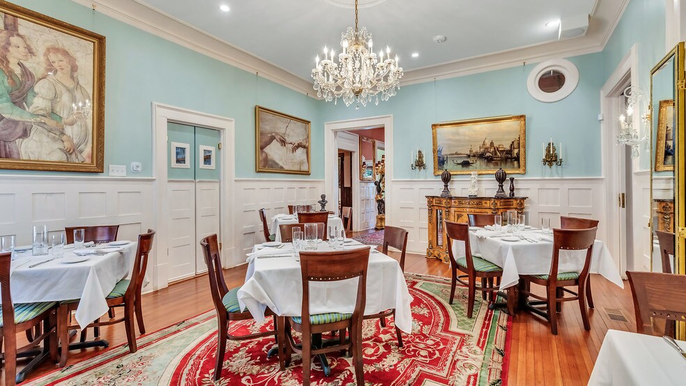 More Photos Of 119 E 37th St, Savannah Restaurant For Sale