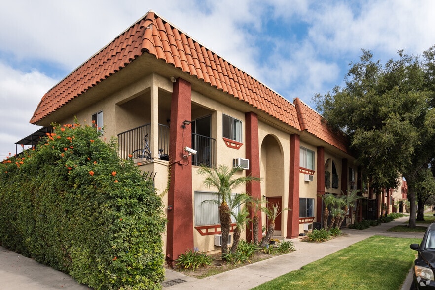 Primary Photo Of 420-422 S Birch St, Santa Ana Apartments For Sale