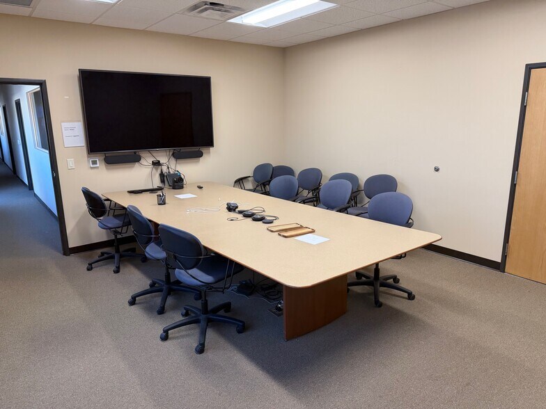 More Photos Of 511 N Clairemont Ave, Eau Claire Warehouse For Lease