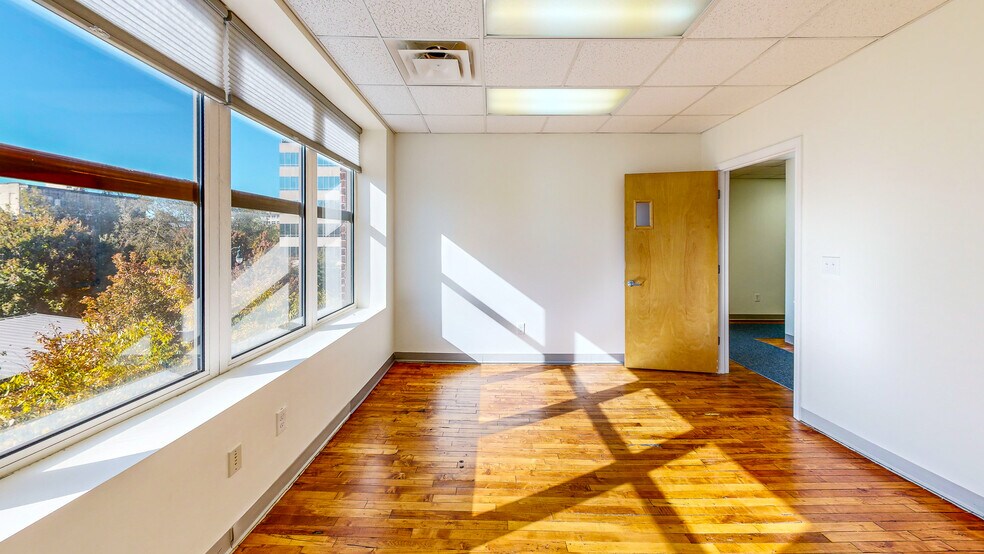 More Photos Of 124 College St, Asheville Office Residential For Lease