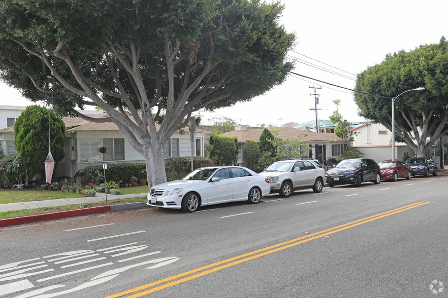 More Photos Of 1826-1832 California Ave, Santa Monica Apartments For Sale