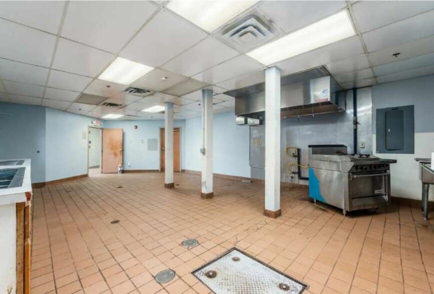 More Photos Of 7400 Huntington Park Dr, Columbus Rehabilitation Center For Sale