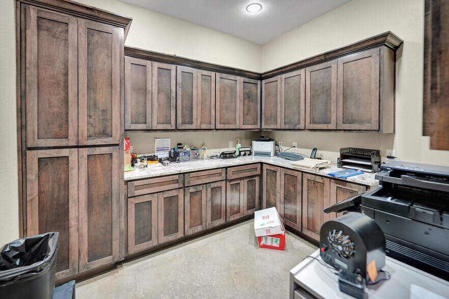 More Photos Of 4313 N County Rd W, Odessa Office For Sale