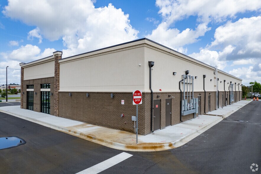 More Photos Of 220 Tanger Outlets Blvd, Pooler Storefront For Lease