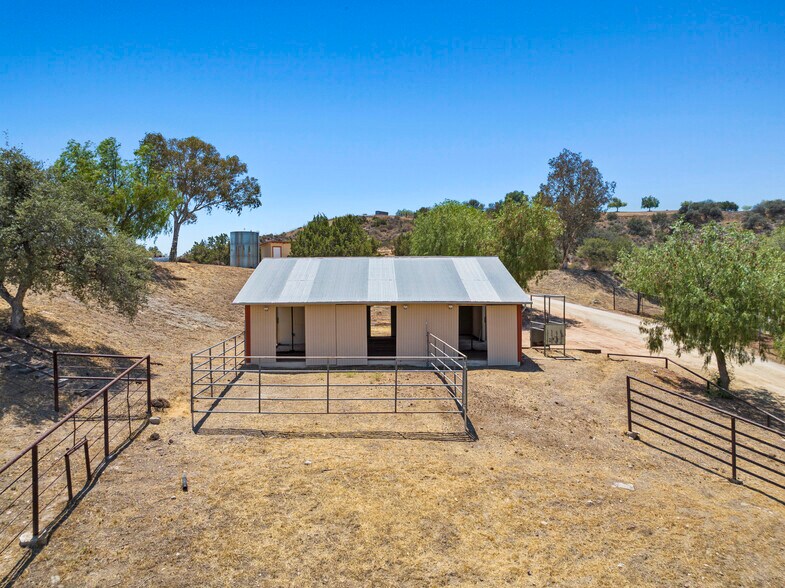 More Photos Of 13620 Pales Rd, Agua Dulce Specialty For Lease