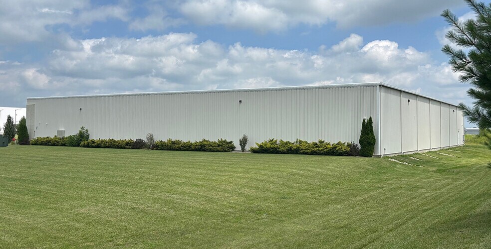 More Photos Of 1600 Williams Dr, Stoughton Warehouse For Lease