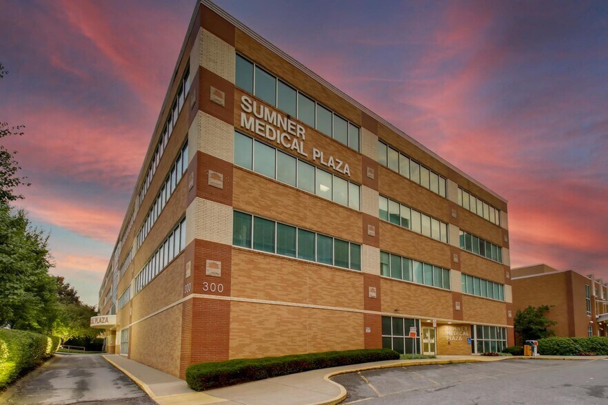 More Photos Of 300 Steam Plant Rd, Gallatin Medical For Lease