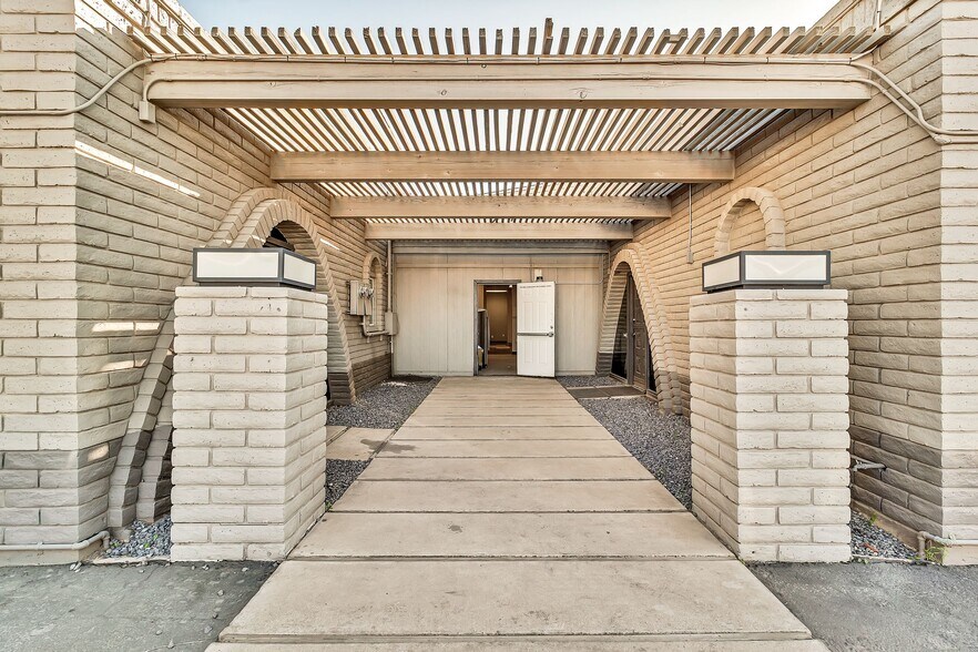 More Photos Of 78 W Ray Rd, Chandler Convenience Store For Lease