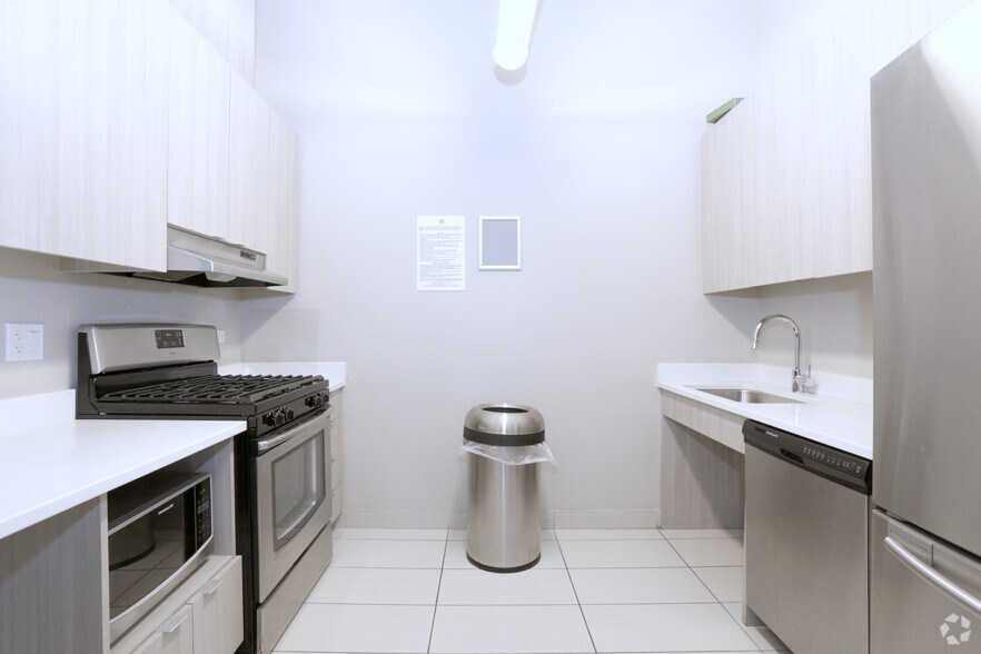 More Photos Of 558 W Webster Ave, Chicago Apartments For Lease