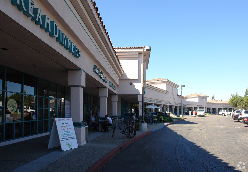 More Photos Of 140 W Hillcrest Dr, Thousand Oaks Unknown For Lease