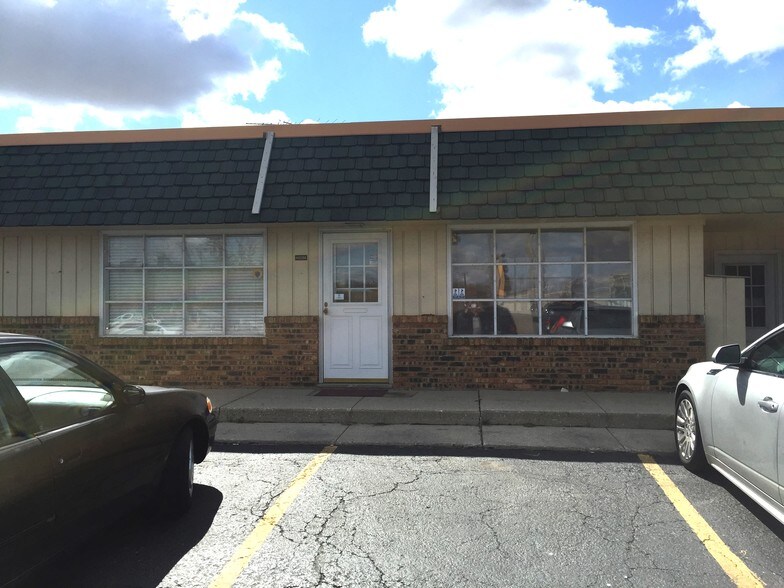 More Photos Of 4050 Wolf Rd, Oswego General Retail For Lease