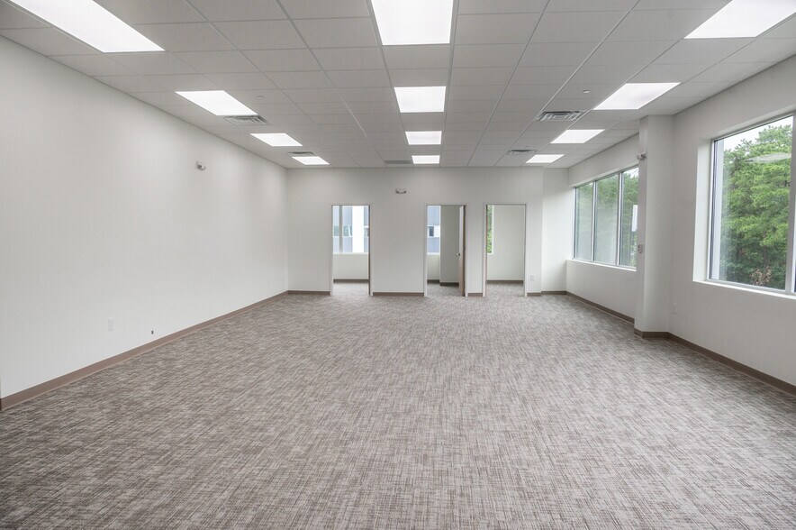 More Photos Of 2013 Cedarbridge Ave, Lakewood Office For Lease