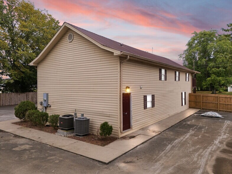 More Photos Of 4418 Main St, Clay City Flex For Sale