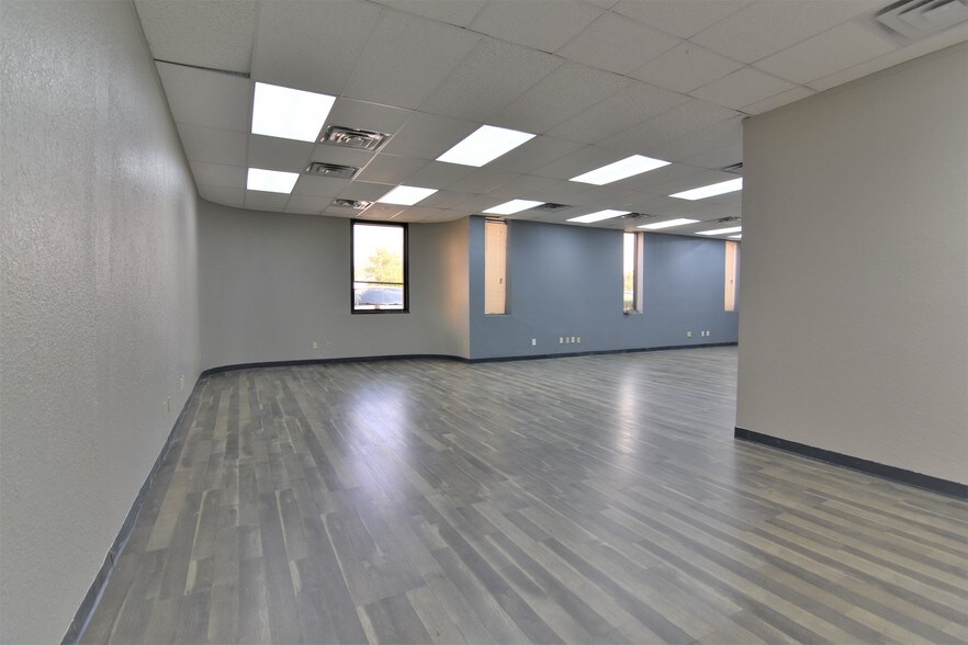 More Photos Of 2921 Brown Trl, Bedford Office For Lease