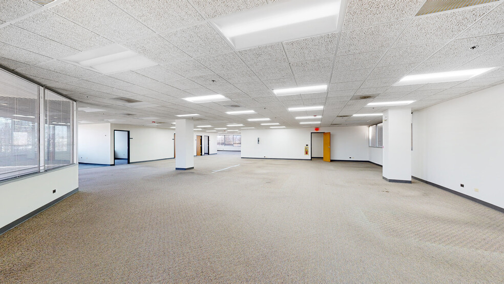 More Photos Of 1301 Basswood Rd, Schaumburg Office For Sale