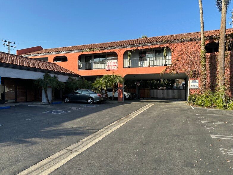 More Photos Of 1617 E 1st St, Santa Ana Office For Lease
