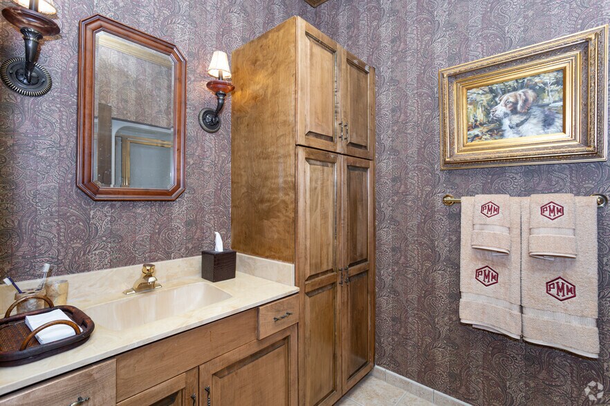 More Photos Of 2421 Brookstone Centre Pky, Columbus Medical For Sale
