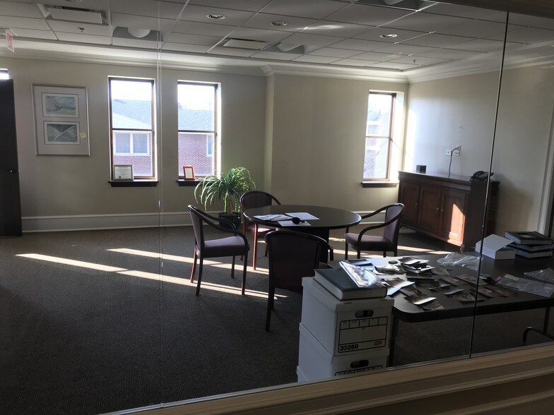 More Photos Of 1 Walker Ave, Clarendon Hills Office For Lease