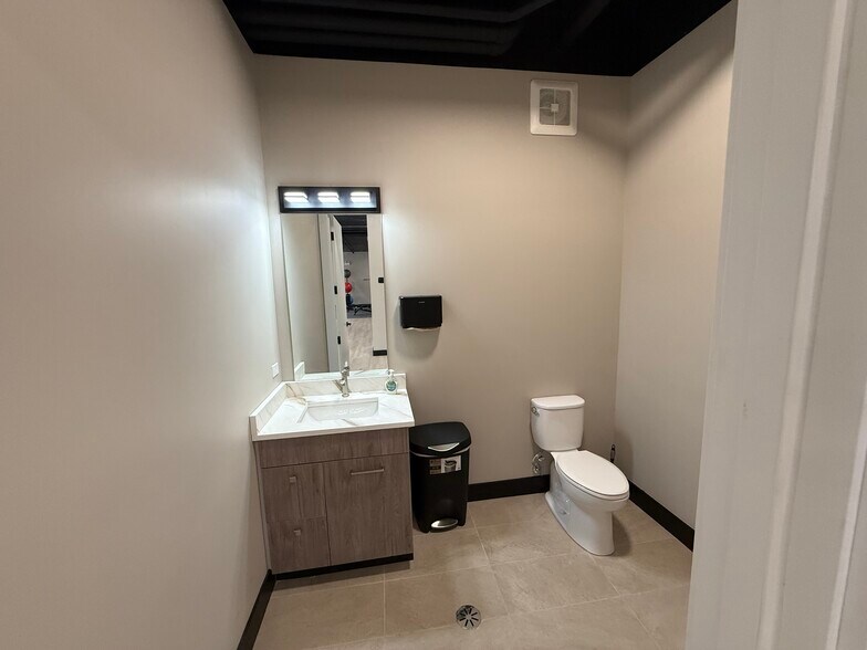 More Photos Of 3043 W Irving Park Rd, Chicago Apartments For Lease