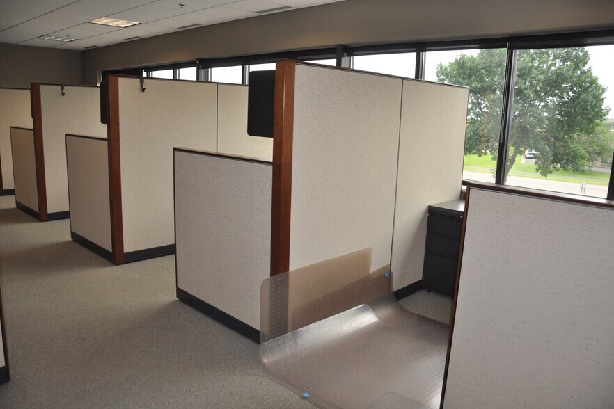 More Photos Of 4134 Deegan Ct, Monticello Office For Lease
