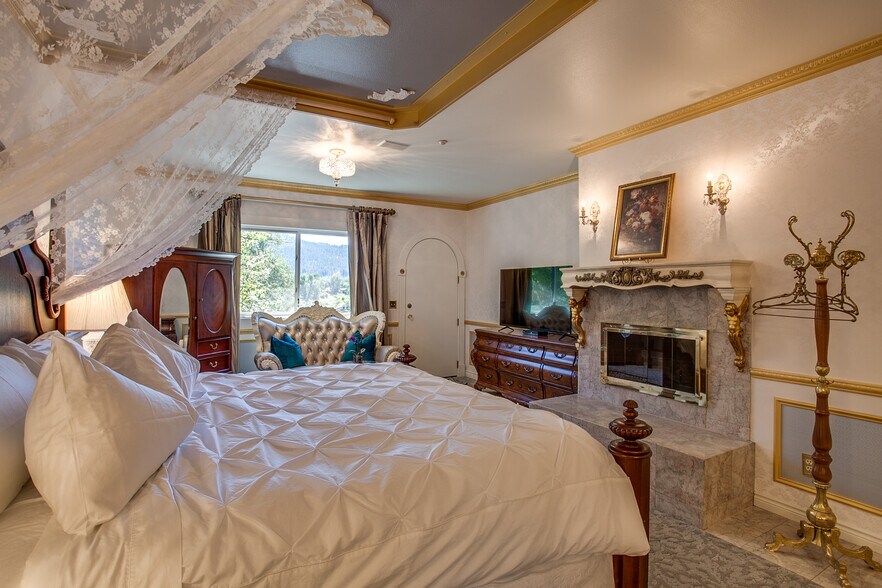 More Photos Of 315 Commercial St, Leavenworth Hotel For Sale