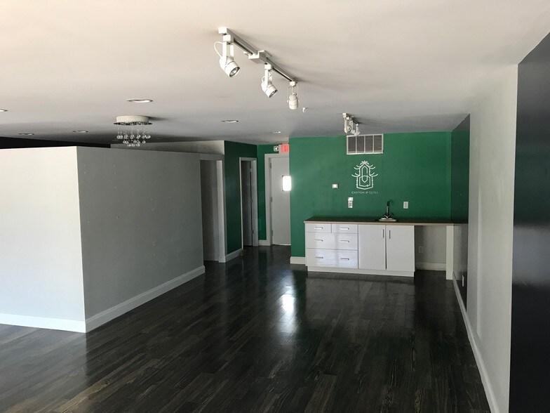 More Photos Of 53 Church St, Birmingham Storefront For Lease