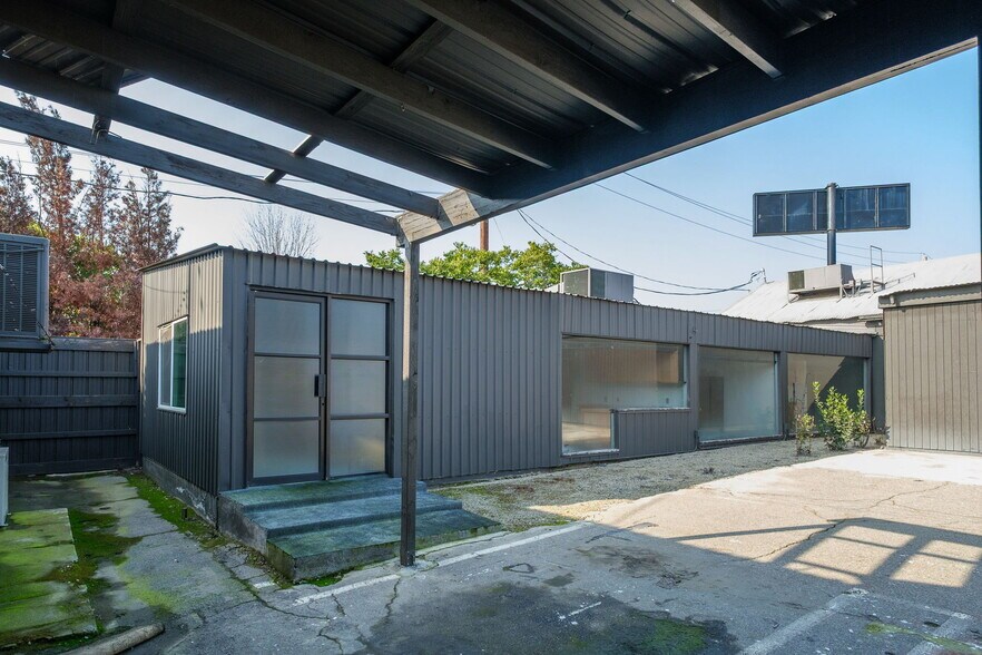 More Photos Of 1520-1528 N Sierra Vista Ave, Fresno Industrial For Sale