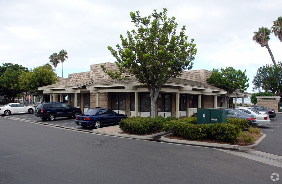 More Photos Of 3065 Clairemont Dr, San Diego Freestanding For Lease