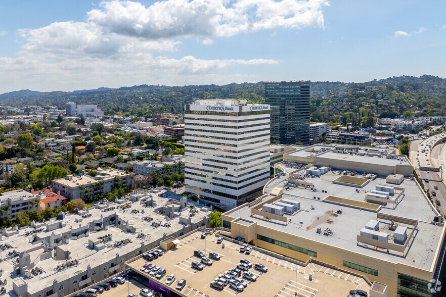 More Photos Of 15303 Ventura Blvd, Sherman Oaks Office For Lease