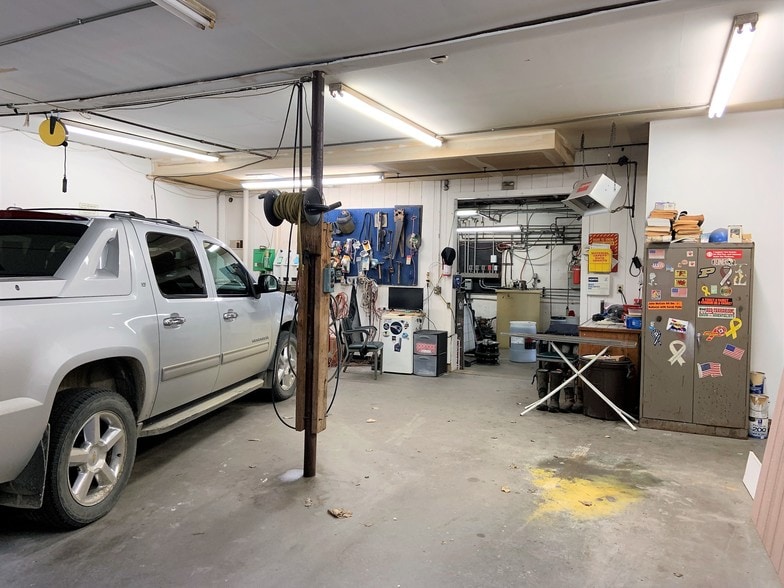 More Photos Of 307 Main St, Westbrook Carwash For Sale