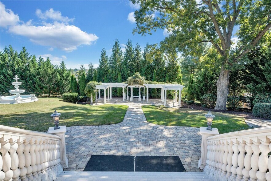 More Photos Of 812 E Main St, Bedford Lodge Meeting Hall For Sale