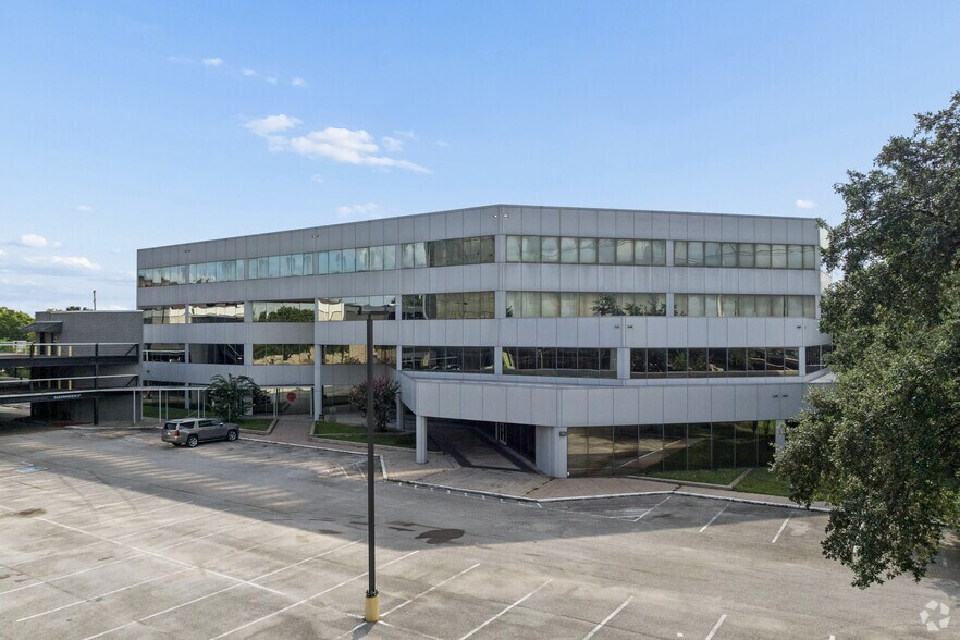 More Photos Of 397 N Sam Houston Pky E, Houston Office For Lease