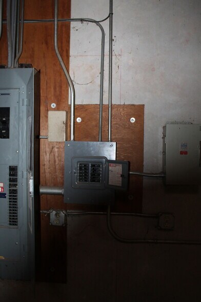 More Photos Of 1421 34th St, Woodward Service For Sale