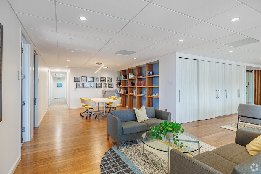 More Photos Of 201 N Charles St, Baltimore Office For Lease