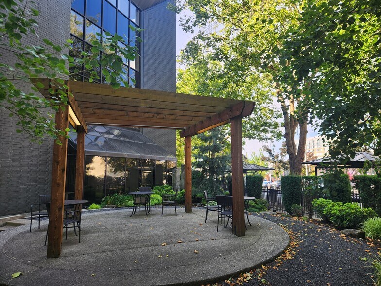 More Photos Of 915 Broadway St, Vancouver Office For Lease