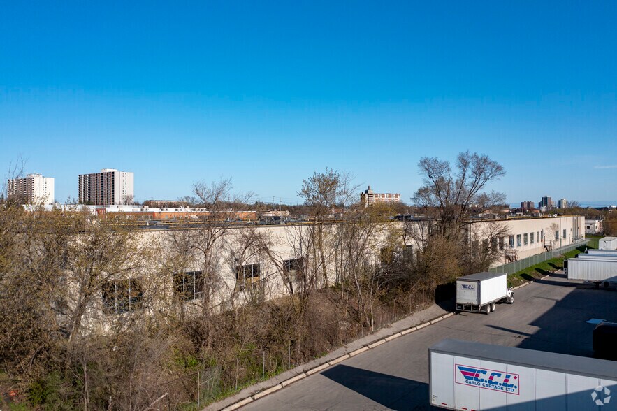 More Photos Of 100 Sunrise Av, Toronto Warehouse For Lease