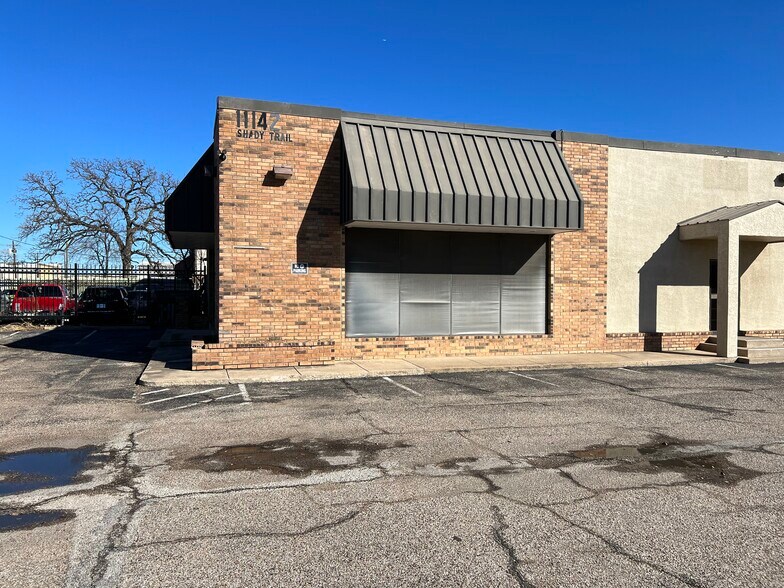 More Photos Of 11142 Shady Trl, Dallas Flex For Lease