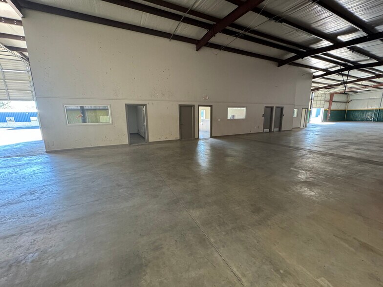 More Photos Of 130 Lone Star Pky, White Oak Unknown For Lease