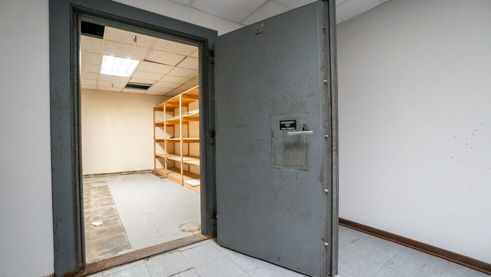 More Photos Of 7007 Calumet Ave, Hammond General Retail For Sale