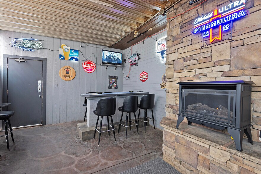 More Photos Of 6194 Highland Dr, Salt Lake City Restaurant For Sale