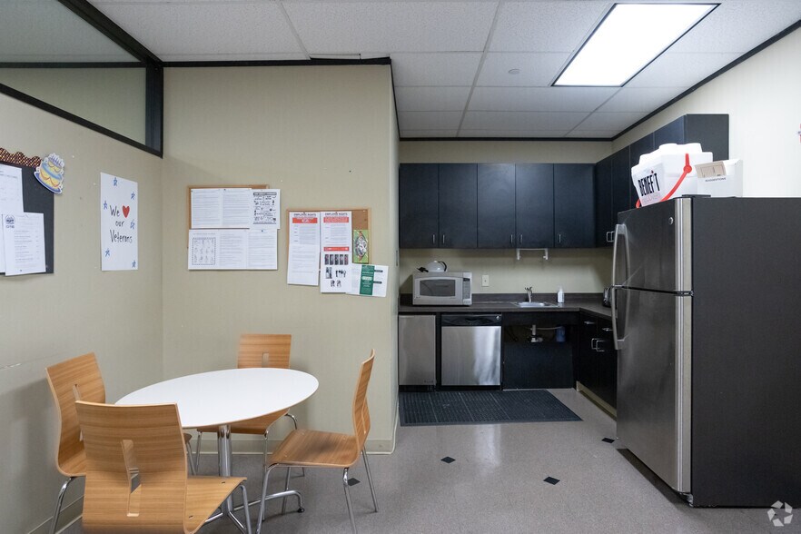 More Photos Of 1111 N Loop W, Houston Office For Sale