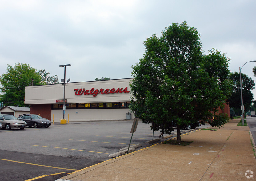 Primary Photo Of 5550 S Grand Blvd, Saint Louis Drugstore For Lease